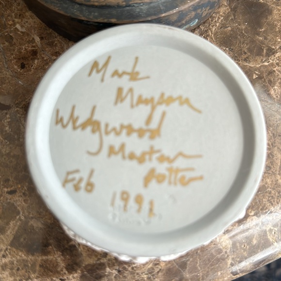 Westwood grey and white round box lovely top grapes and leaves trimming raised - Picture 12 of 14